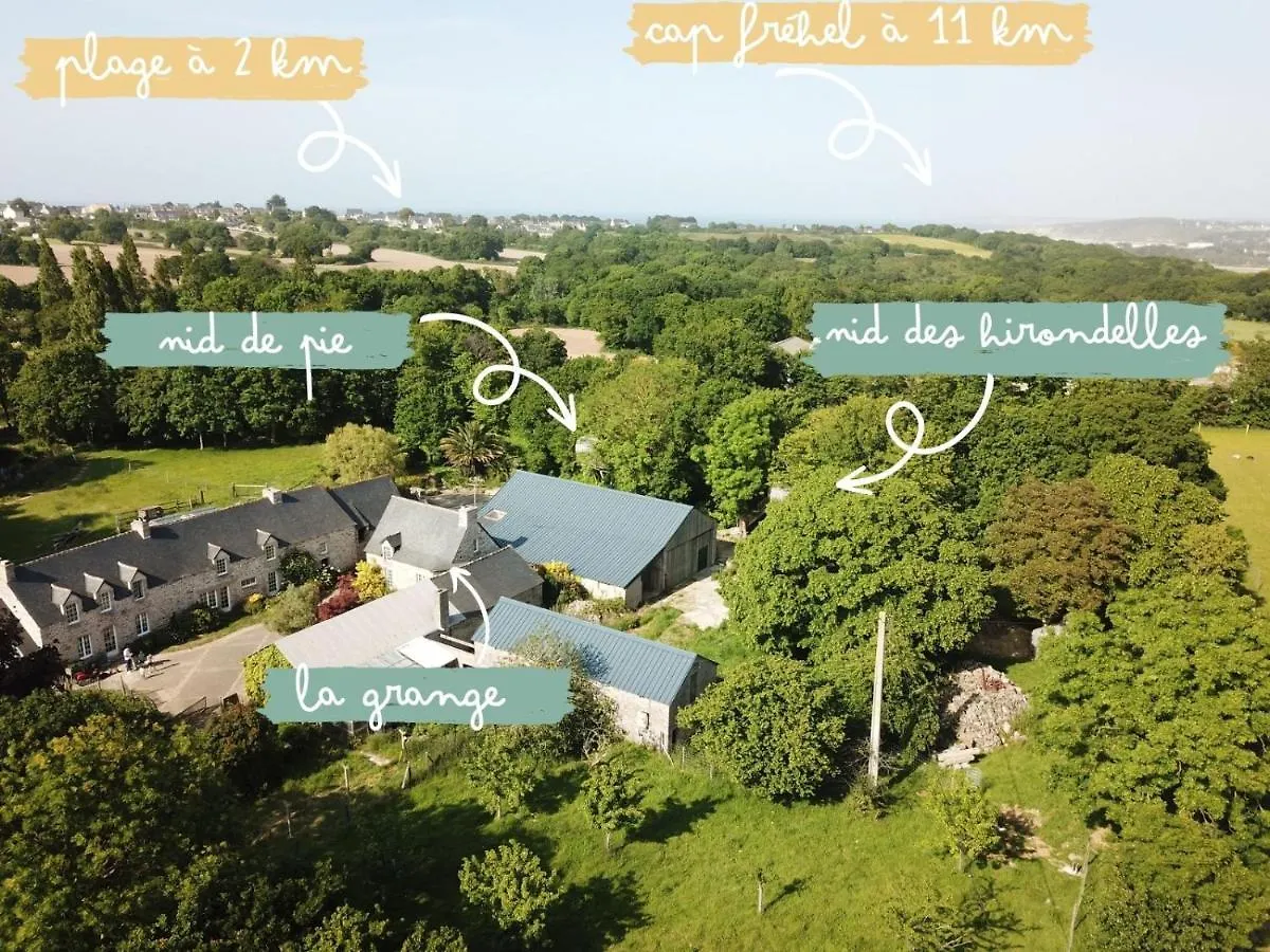 La Ville Es Renais - Ferme Et Maison D'Hotes Insolite Erquy 0*,  Francie